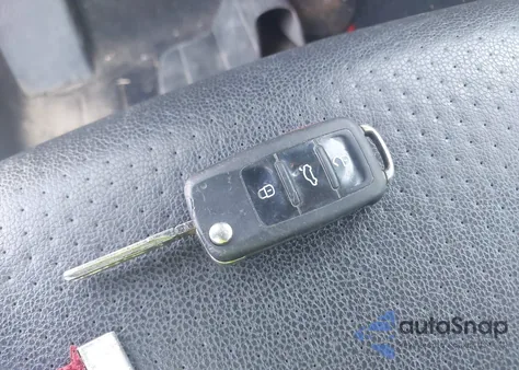 2014 Volkswagen Jetta 1.8T Se z USA, uszkodzony, nr VIN 3VWD17AJ0EM244912